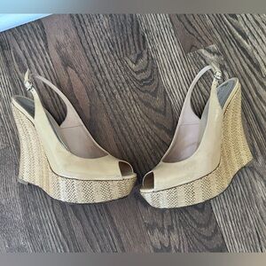 GUCCI Beige Patent Strafish Raffia Slingback Platform Wedge Sandals